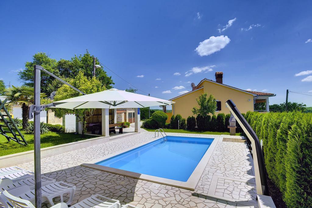 Villa Semy Pazin Esterno foto