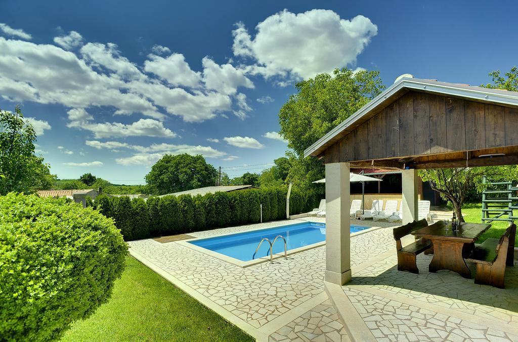 Villa Semy Pazin Esterno foto